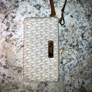 Michael Kors Wristlet Wallet